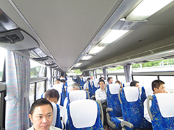 02_バスの移動中の様子300